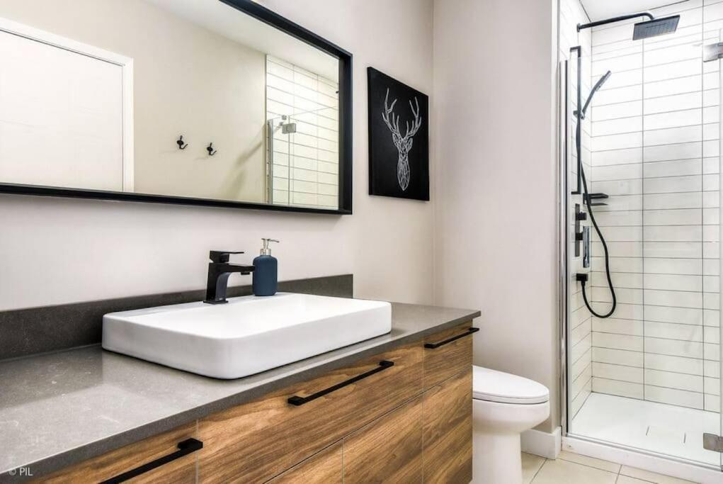 Chic Mt-Tremblant Condo With View On The Lake By Denstays Mont-Tremblant Eksteriør bilde