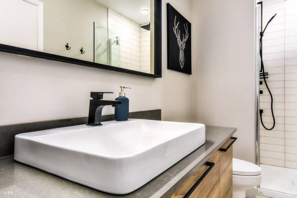 Chic Mt-Tremblant Condo With View On The Lake By Denstays Mont-Tremblant Eksteriør bilde
