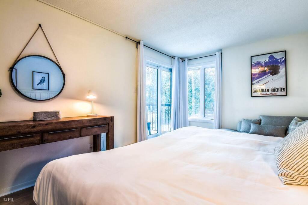 Chic Mt-Tremblant Condo With View On The Lake By Denstays Mont-Tremblant Eksteriør bilde