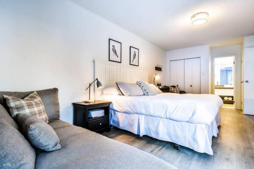 Chic Mt-Tremblant Condo With View On The Lake By Denstays Mont-Tremblant Eksteriør bilde
